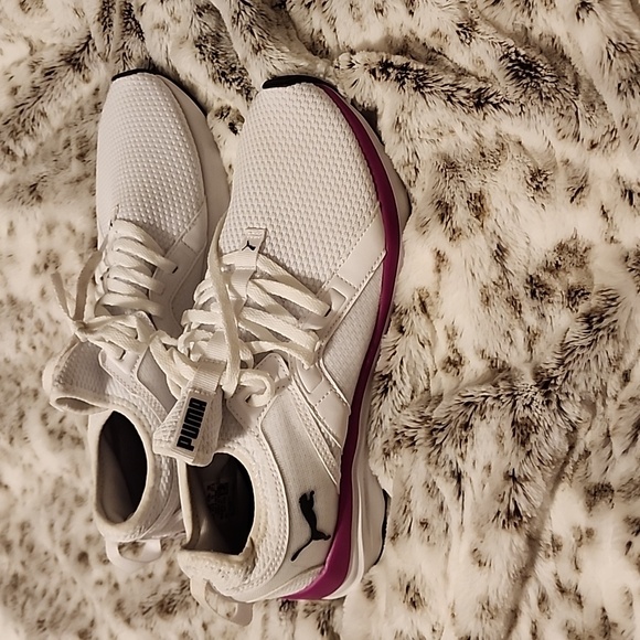 Women's Puma Softride Sophia Walking Shoes - Picture 1 of 6